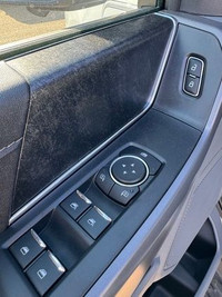 AMVIC Licensed Engine: Electric Motor Safety Equipment ABS And Driveline Traction Control Side Impac... (image 9)