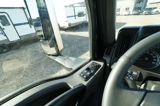 2023 NeXus RV Triumph SC 30TSC in RVs & Motorhomes in Stratford - Image 26