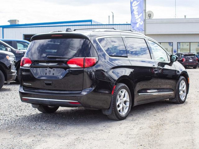 2017 Chrysler Pacifica 4dr Wgn Touring-L Plus for sale in Cars & Trucks in Edmonton - Image 4