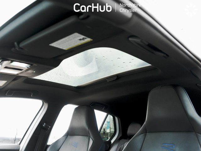 2024 Volkswagen Golf R DSG Sunroof Heated Seats Backup Cam Navi in Cars & Trucks in City of Toronto - Image 4