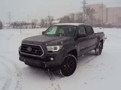 SR5, AUTO, 4X4, CREW CAB, LONG BOX, TOW PKG, HARD SHELL TONNEAU COVER, BLUETOOTH, SMART CRUISE, REMO...
