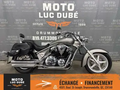 Honda VT1300 Stateline 2012 SEULEMENT 19 558 KM FREINS ABS VALISES DOSSIER PASSAGER NOUS OFFRONS UNE...