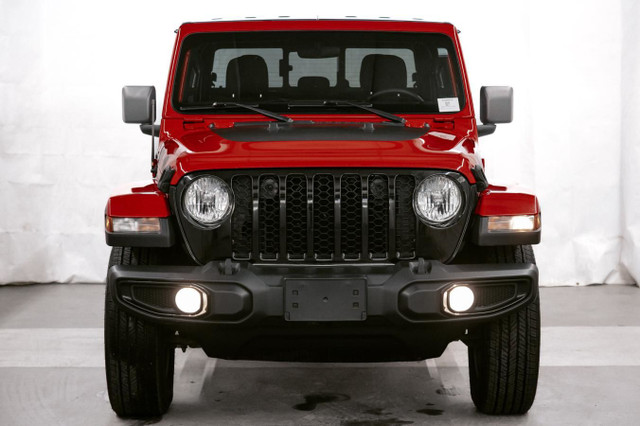 2022 Jeep Gladiator Willys 4x4 for sale in Cars & Trucks in Red Deer - Image 2
