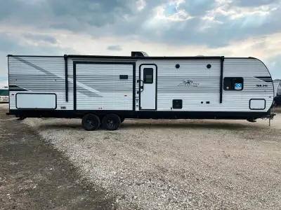 Jayco Jay Flight SLX travel trailer 333BTS highlights: Triple Slides Outdoor Camp Kitchen Queen Bed...