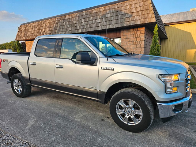 2016 Ford F-150 4WD SuperCrew 145 XLT in Cars & Trucks in Chatham-Kent - Image 2