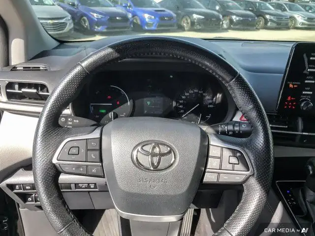 2021 Toyota Sienna LE | Third Row Seating | Apple/Android in Cars & Trucks in Calgary - Image 18