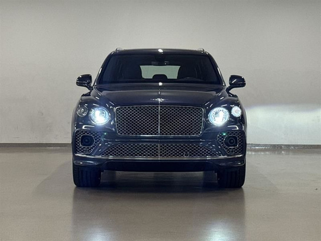 2021 Bentley Bentayga V8 in Cars & Trucks in City of Montréal - Image 2