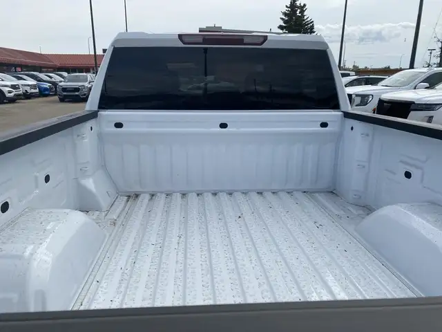 2025 GMC Sierra 1500 Crew Cab Standard Box 4-Wheel Drive SLE for in Cars & Trucks in Grande Prairie - Image 32