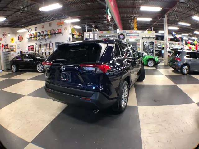 2019 Toyota RAV4 XLE AWD LEATHER SUNROOF L/ASSIST B/SPOT CARPLAY in Cars & Trucks in City of Toronto - Image 8