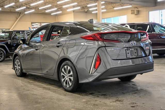 2020 Toyota Prius Prime Hybride LE 4 cyl. 1.8L , sièges chaufant in Cars & Trucks in Sherbrooke - Image 4