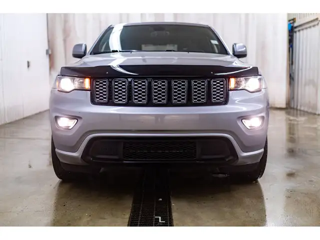 2017 Jeep Grand Cherokee 4x4 Altitude Leather Roof Nav BCam in Cars & Trucks in Grande Prairie - Image 6