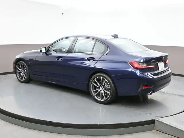 2022 BMW 3 Series 330e x-DRIVE PREMIUM ESSENTIAL PACKAGE, MOONRO dans Autos et camions dans Ville d’Halifax - Image 32