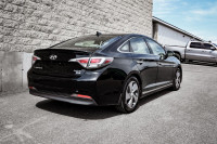 This 2017 Hyundai Sonata Hybrid is for sale today. This sedan has 82,901 kms. It's black in colour .... (image 2)