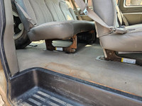 8 Passenger Seating. 5.3L Engine This van does NOT come safetied for that price. Van runs and drives... (image 8)