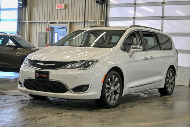 2017 Chrysler Pacifica Limited V6 Pentastar 3,6 L 7 passagers in Cars & Trucks in Sherbrooke - Image 3