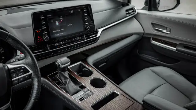 2023 Toyota Sienna XLE8-PASS | Leather | Sunroof | Heated Seats dans Autos et camions dans Guelph - Image 17