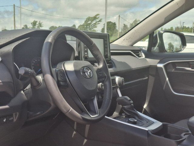 2020 Toyota RAV4 Hybrid XLE AWD | Sunroof | Heated Seats in Cars & Trucks in Guelph - Image 2