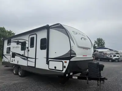. 2019 PALOMINO Solaire 240BHS 2019 Palomino SolAire - Travel in Comfort and Style Interior Features...