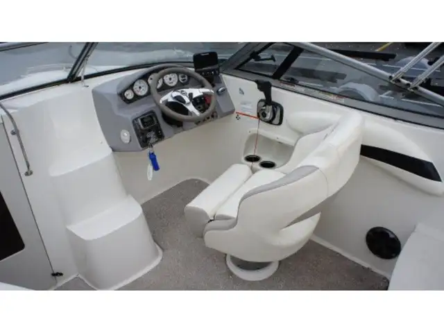 2013 Stingray Boat Co 208CR VOLVO V6-200CV in Powerboats & Motorboats in Longueuil / South Shore - Image 4