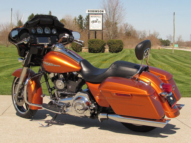  2014 Harley-Davidson FLHXS Street Glide Special Beautiful Amber in Touring in Leamington - Image 3