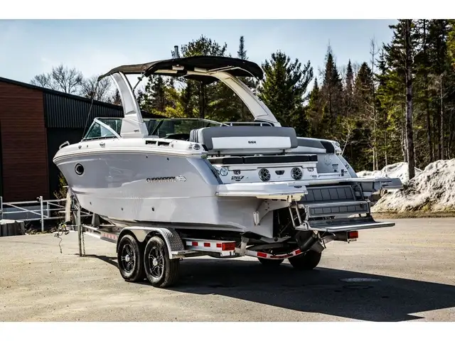 2025 Chaparral 267 SSX in Powerboats & Motorboats in Québec City - Image 10