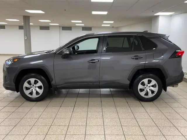 2022 Toyota RAV4 LE in Cars & Trucks in Calgary - Image 4