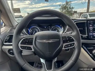 2024 Chrysler Pacifica Touring-L | Apple Carplay | Heated Seats, View more