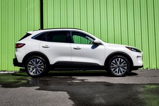 2022 Ford Escape Titanium AWD • NAVIGATION • HEATED SEATS/STEERI in Cars & Trucks in Kingston - Image 2