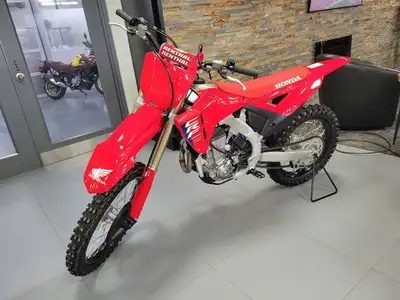 The Honda CRF450R has been turning heads at the track for over 50 years. This Honda 450cc dirt bike...