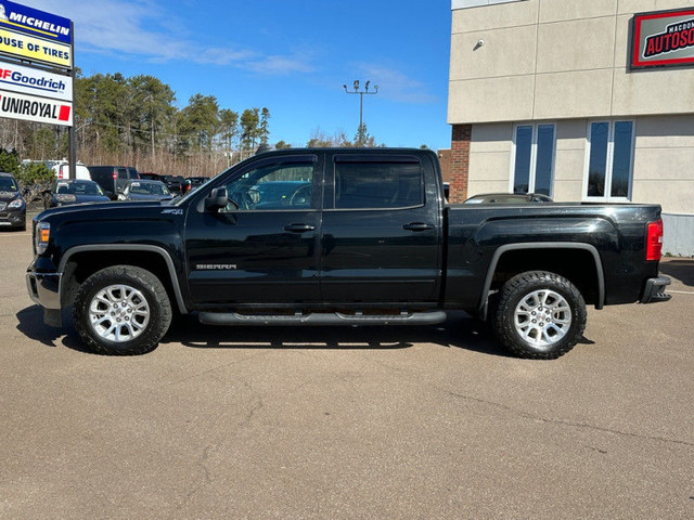 2015 GMC Sierra 1500 SLE - Bluetooth - OnStar - $269 B/W in Cars & Trucks in Moncton - Image 2