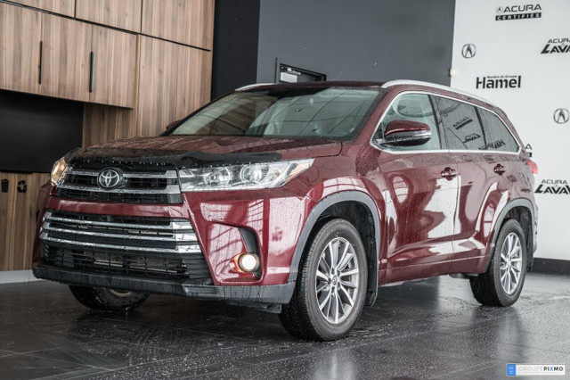 Toyota Highlander XLE AWD 8 PASSAGERS 2018 à vendre in Cars & Trucks in Laval / North Shore