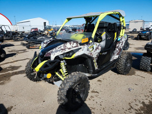 2015 Can-Am MAVERICK SIDE BY SIDE IN TRANSIT