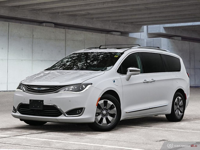 2019 Chrysler Pacifica Hybrid Limited in Cars & Trucks in St. Catharines