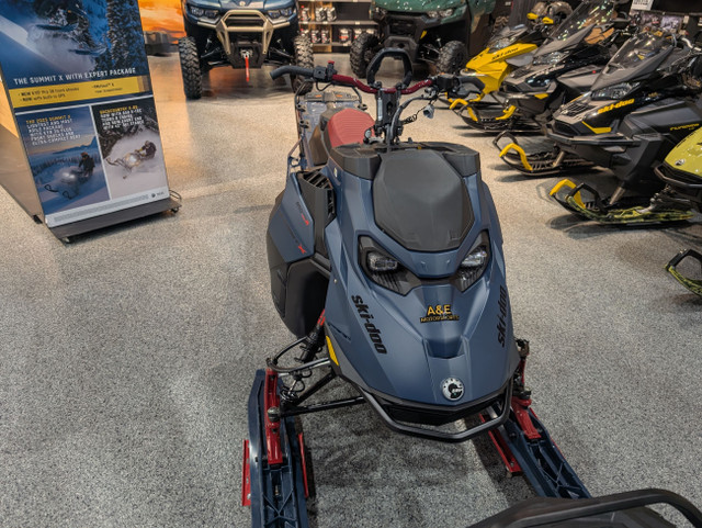 2025 Ski-Doo Summit X 850 E-TEC Turbo R 154 SS Pow3.0_10.25in (H in Snowmobiles in Medicine Hat - Image 2