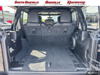 Apple Carplay / Android Auto, 1 Owner, Clean Accident History Report, Blind-Spot/Rear Cross-Path Det... (image 8)