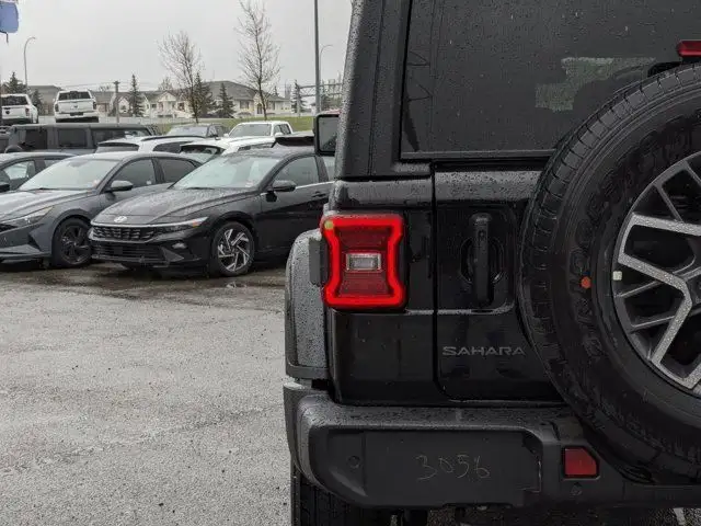 2025 Jeep Wrangler Sahara - McKinley Leather Seats - Technology in Cars & Trucks in Calgary - Image 11