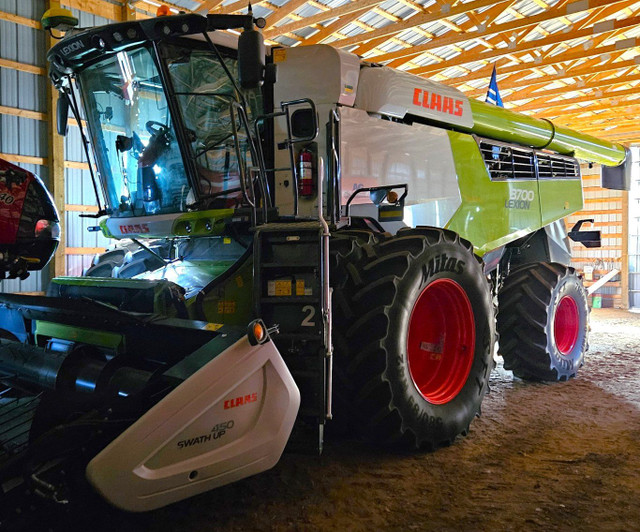 2022 CLAAS LEXION 8700, 354 Hrs, Auto Lube in Farming Equipment in Prince Albert