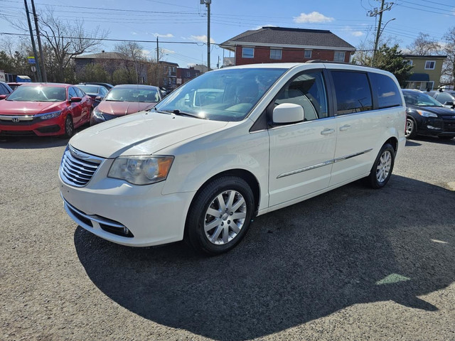 Chrysler Town & Country TOURING 2013 **TOURING+TOIT+AUBAINE+MAGS in Cars & Trucks in Longueuil / South Shore - Image 3