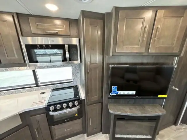 2023 Coachmen RV Sportscoach SRS 365RB in RVs & Motorhomes in Abbotsford - Image 33