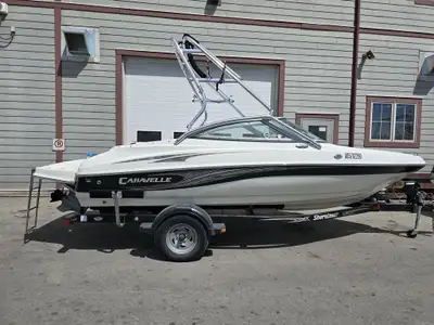 - 2008 Caravelle 196 89 HOURS - 4.3L fuel injected Volvo Pentax inboard - Wake board tower - Large s...