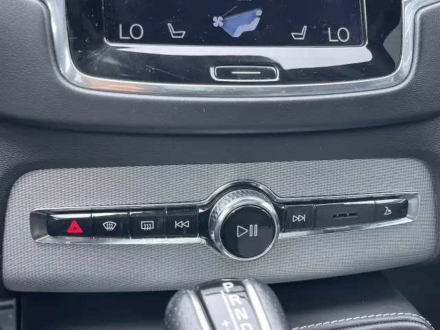 2017 Volvo XC90 in Cars & Trucks in Calgary - Image 27