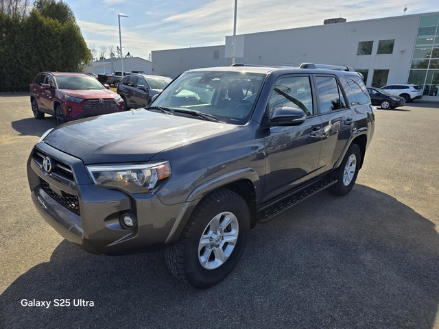 Toyota 4Runner SR5 2021 - BAS MILLAGE - in Cars & Trucks in Québec City
