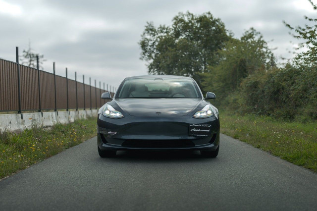2022 Tesla Model 3 in Cars & Trucks in Delta/Surrey/Langley - Image 2