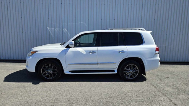 2014 Lexus LX 570 in Cars & Trucks in Longueuil / South Shore - Image 3
