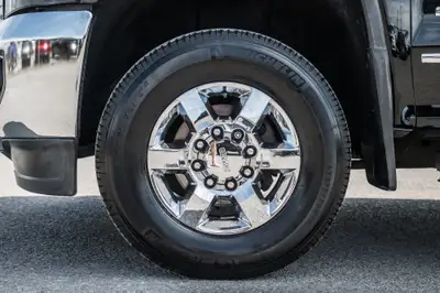 2018 GMC Sierra 2500HD SLT / Awd / 6.6L Duramax Diesel / Exhaust, View more