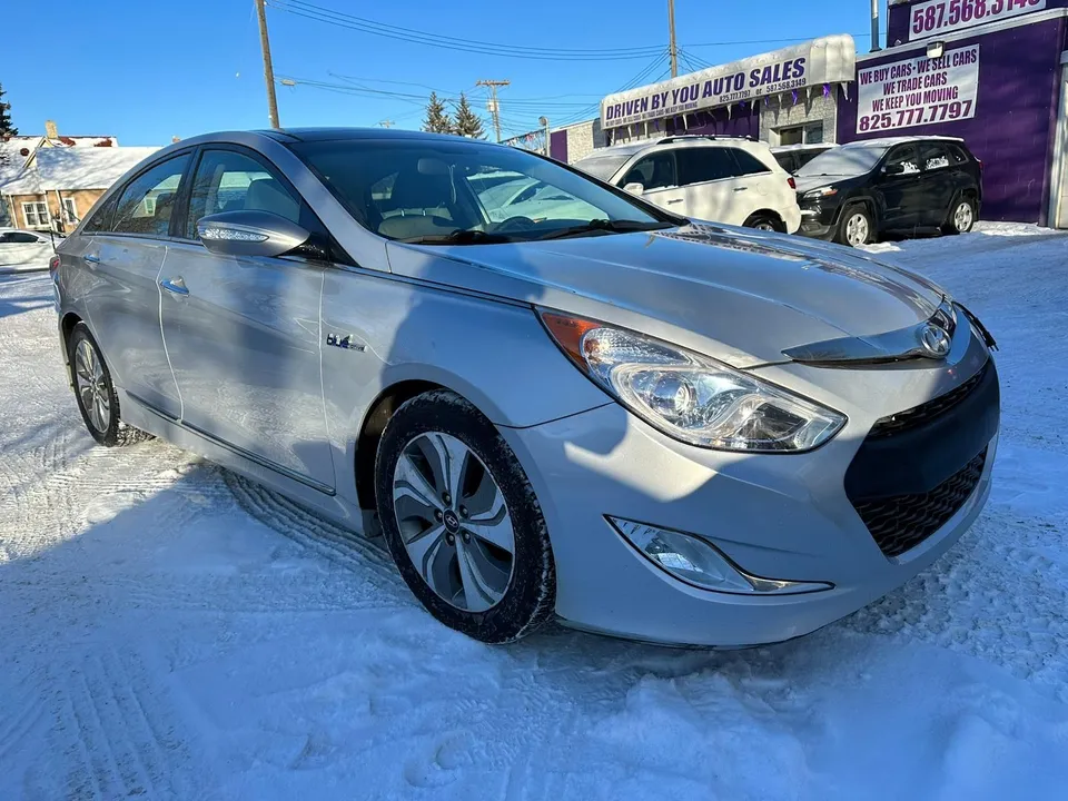 2013 HYUNDAI SONATA LIMITED HYBRID 2.4l with only 114,698 km’s!