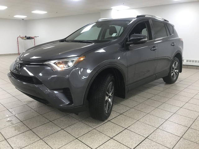 2018 Toyota RAV4 LE in Cars & Trucks in Calgary - Image 2