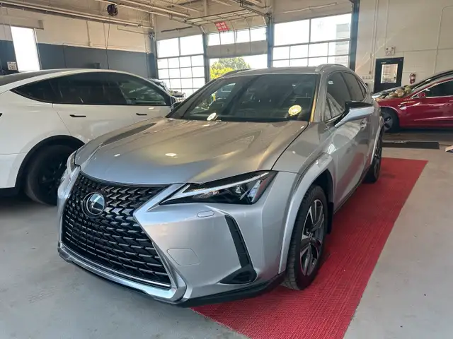 2024 Lexus UX 250h dans Autos et camions dans Région d’Oakville/Halton - Image 5