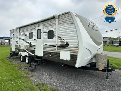 Roulotte de voyage 2014 CrossRoads Zinger 28BH idéal pour la famille. Peut accueillir jusqu'à 10 per...