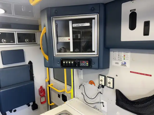 2019 Chevrolet Express 4500 Ambulance in Cars & Trucks in Calgary - Image 15